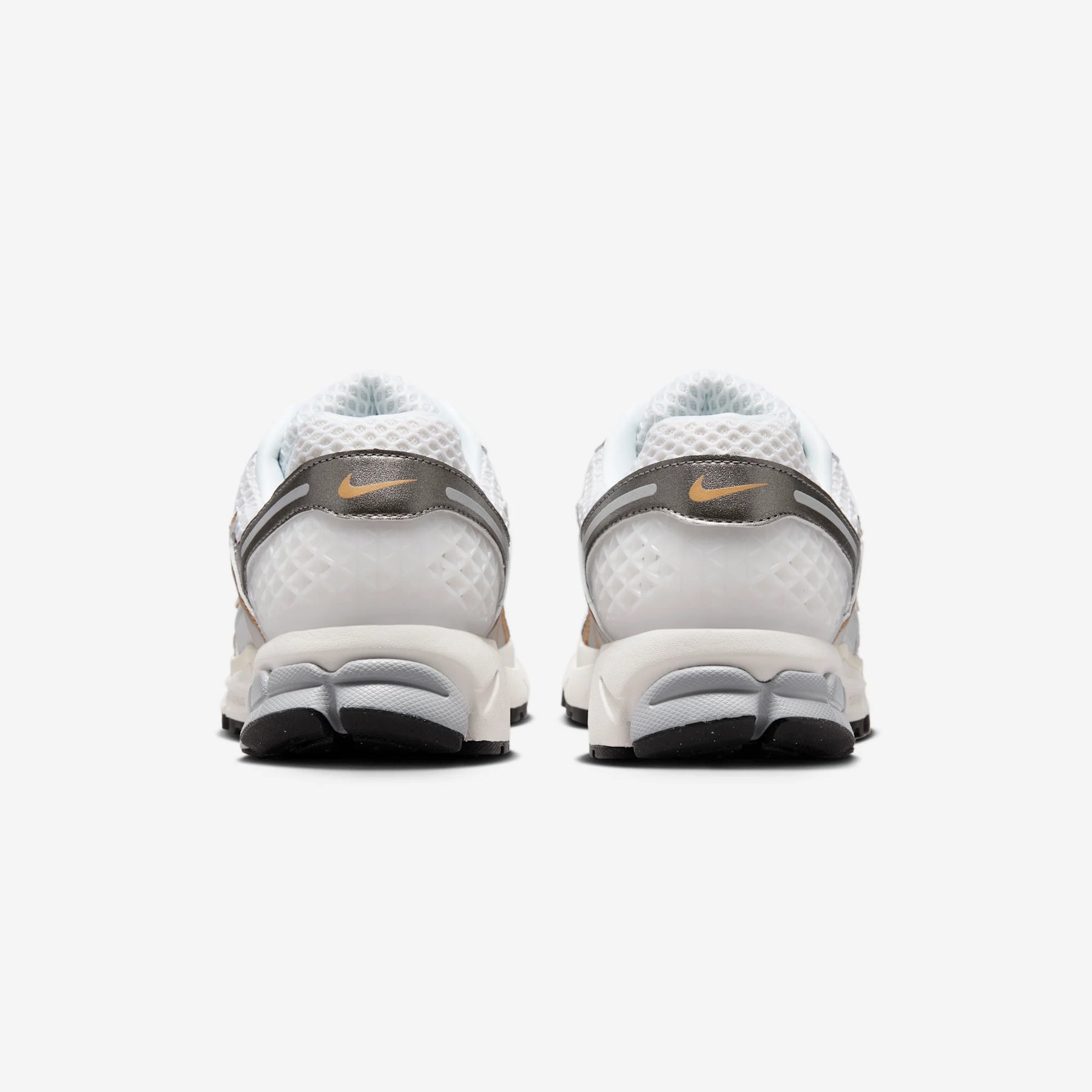 NIKE ZOOM VOMERO 5 PLATINUM-TINT/METALLIC-GOLD NIB