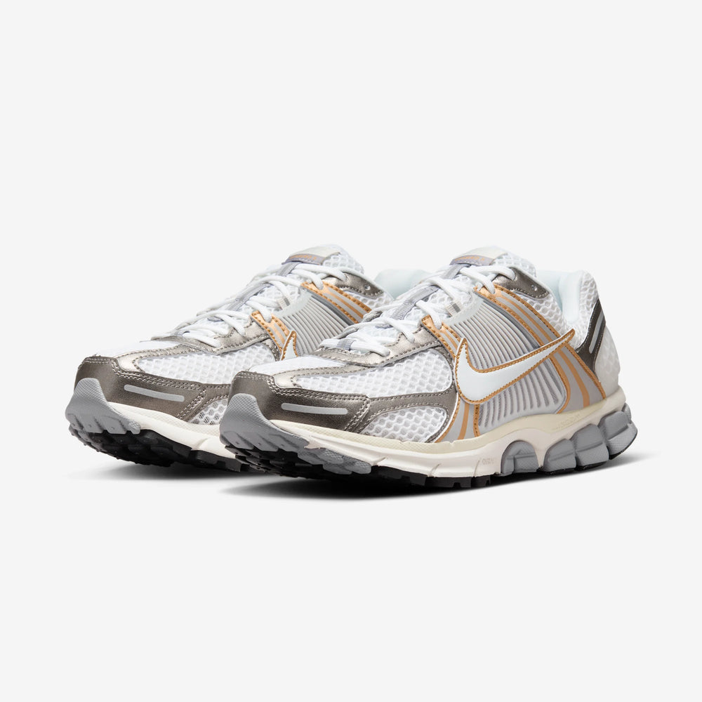 NIKE ZOOM VOMERO 5 PLATINUM-TINT/METALLIC-GOLD NIB