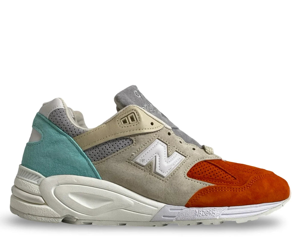 NEW BALANCE 990V2 KITH CYCLADE (WITH SOCKS) NIB